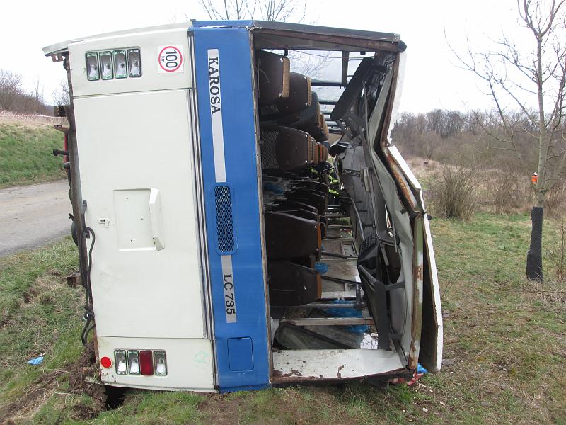 foto 076.jpg - Cvien sloek IZS - dopravn nehoda autobusu a osobnho vozidla